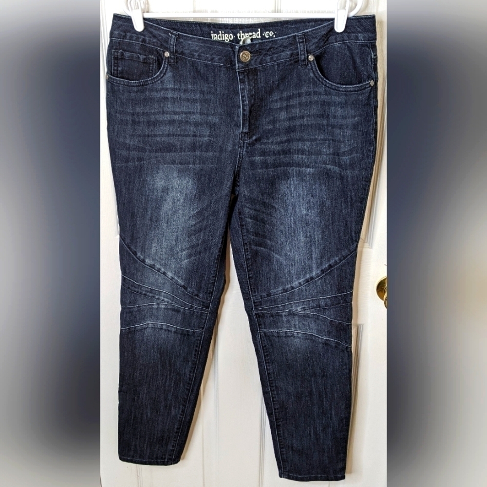 Indigo Thread Co Women's Sz 16 Whiskered Distressed Dark Denim Tapered Leg Jeans